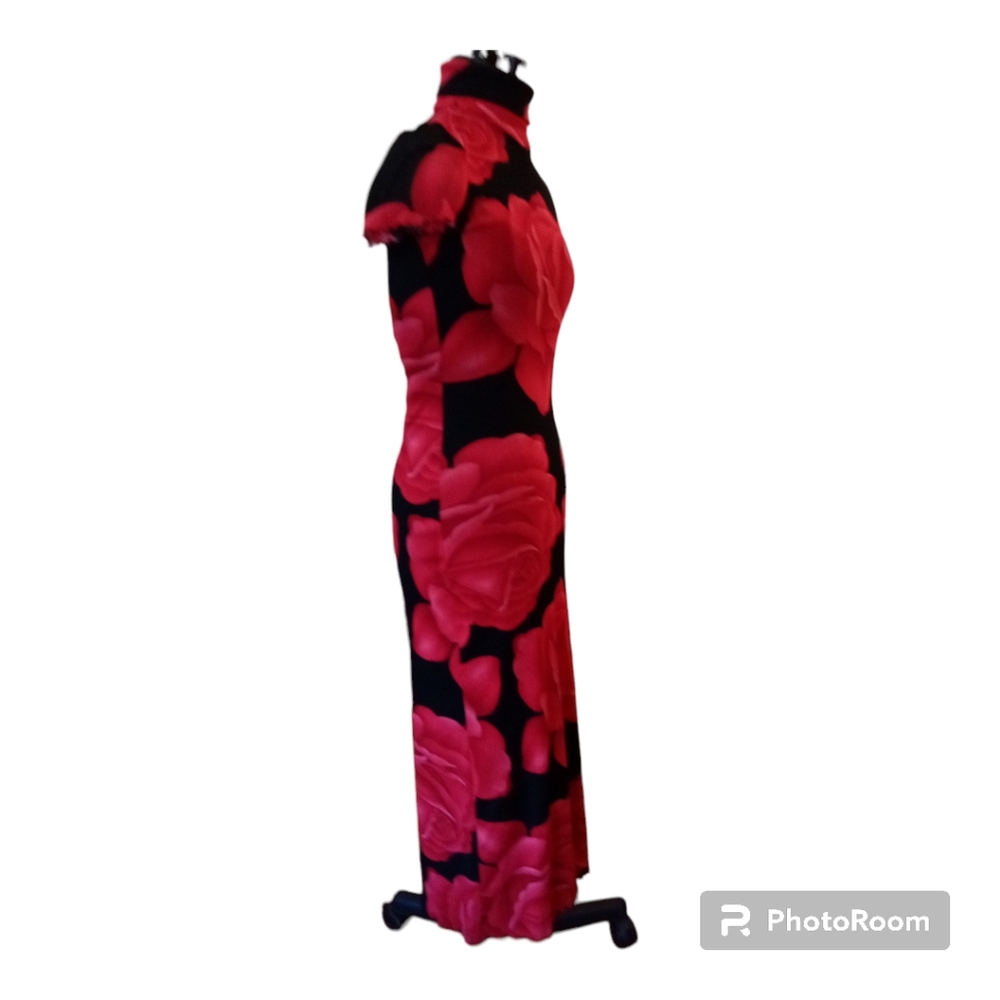 Moa Moa dress, size S. Red roses on black background. - Picture 3 of 4
